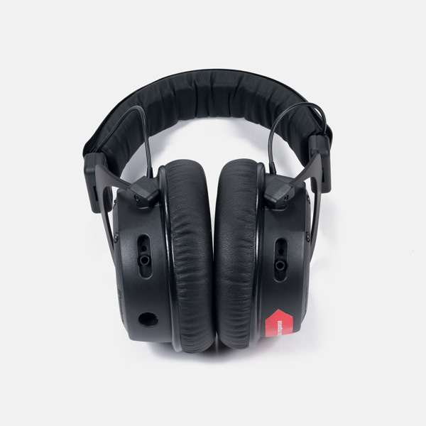 نقد و بررسی تخصصی هدفون Beyerdynamic Custom One pro نقد و بررسی تخصصی هدفون Beyerdynamic Custom One pro
