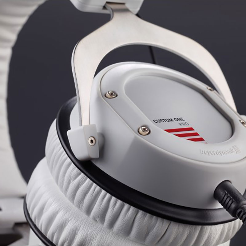 Наушники pro white. Beyerdynamic DT 102. Beyerdynamic белые. Beyerdynamic АХЧ. Lydstro r1 Pro White.